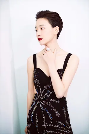 焦俊艳烈焰红唇性感活动照图片_2