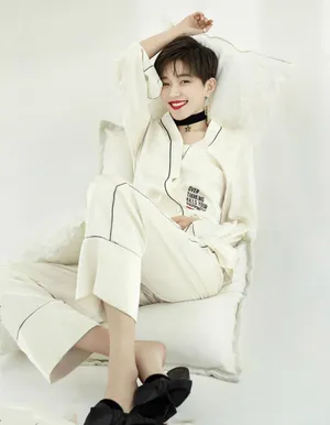 焦俊艳美艳红唇性感迷人写真图片_2