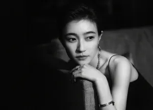 焦俊艳黑白质感大片图片