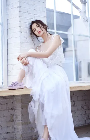 周雨彤优雅迷人杂志写真图片_6