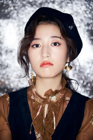 周雨彤唯美养眼复古风活动照高清图片