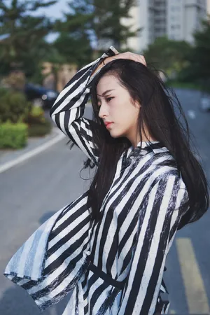 周雨彤时尚潮流街拍图片