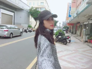 周雨彤时尚甜美街拍图片_2