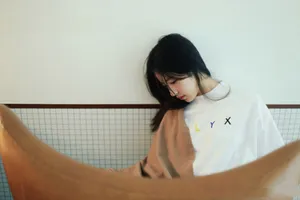 周雨彤文艺胶片风格写真图片_5