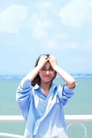 周雨彤海边唯美写真图片