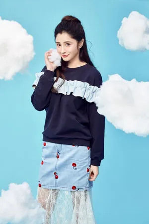 李心艾清新甜美时尚写真高清图片_1