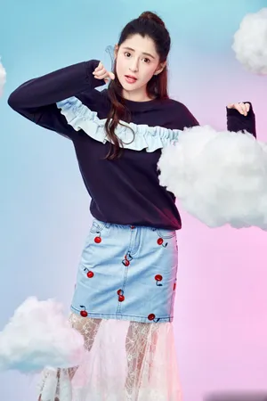 李心艾清新甜美时尚写真高清图片_2