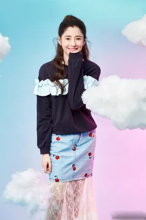 李心艾清新甜美时尚写真高清图片_5