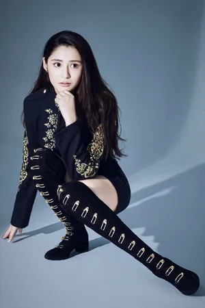 李心艾率性十足黑色系写真图片_3