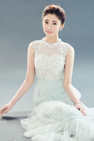 《锦绣未央》李心艾薄纱透视曼妙身姿性感写真图片