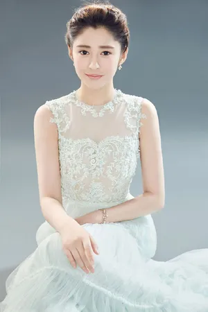 《锦绣未央》李心艾薄纱透视曼妙身姿性感写真图片_3