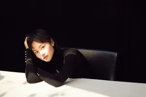 王思思气质高雅纯黑写真图片_3