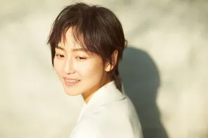 王思思纯色个性写真图片_2