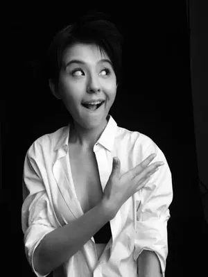 热依扎白衬衣搭内衣大胆性感写真图片_4