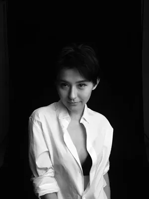 热依扎白衬衣搭内衣大胆性感写真图片_5