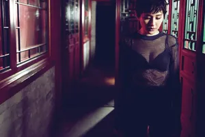 热依扎短发性感杂志写真图片_5