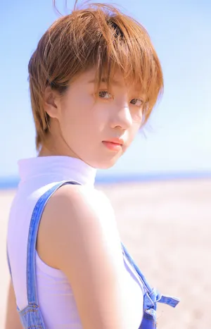 李凯馨清新文艺海边写真图片_2