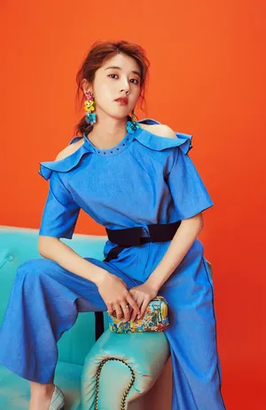 李凯馨甜美干练风时尚写真图片_3