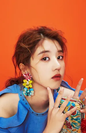 李凯馨甜美干练风时尚写真图片_4