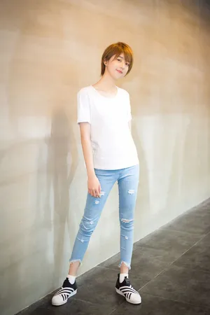 李凯馨短发造型清爽甜美写真图片
