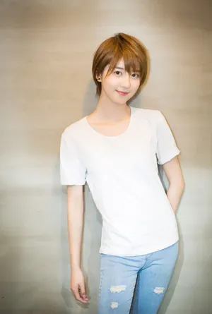 李凯馨短发造型清爽甜美写真图片_3
