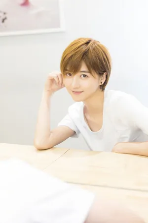 李凯馨短发造型清爽甜美写真图片_5