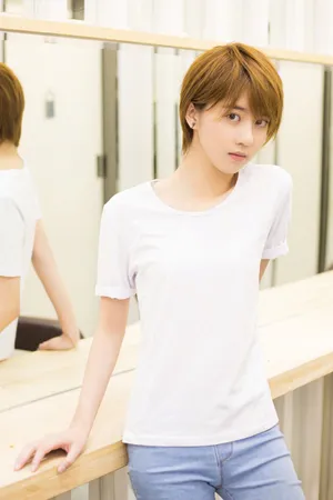 李凯馨短发造型清爽甜美写真图片_7