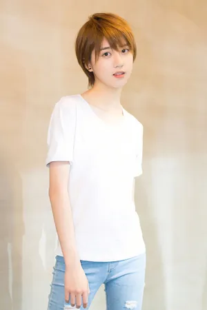 李凯馨短发造型清爽甜美写真图片_8
