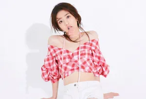 李凯馨清新靓丽时尚杂志封面大片