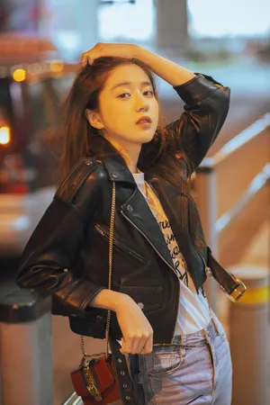 李凯馨机场街拍图片_1