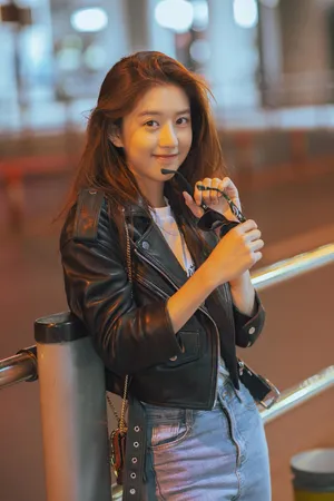 李凯馨机场街拍图片