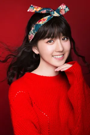 李凯馨甜美俏皮红色毛衣写真高清图片_3