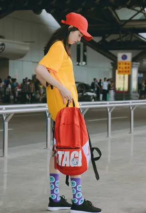 李凯馨青春活力机场照高清图片