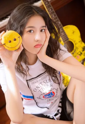 李凯馨甜美可爱治愈系写真高清图片