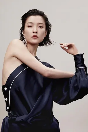 杜鹃简约黑白风性感时尚大片写真图片