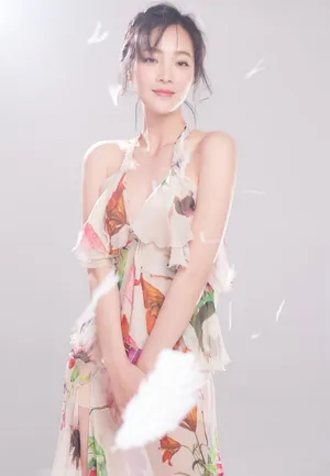 短发美女何杜鹃唯美动人时尚写真图片_1