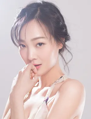 短发美女何杜鹃唯美动人时尚写真图片_2