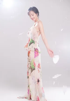 短发美女何杜鹃唯美动人时尚写真图片_3