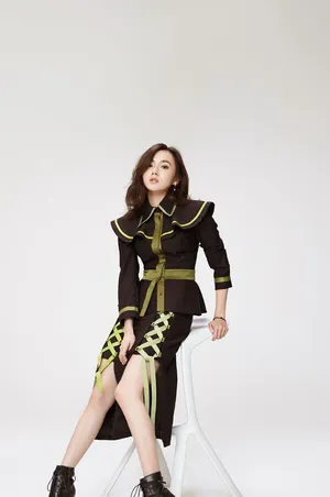江铠同复古风时尚杂志写真高清图片