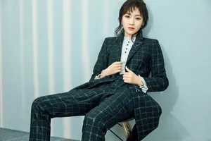 菅纫姿职场时尚气质写真图片_3