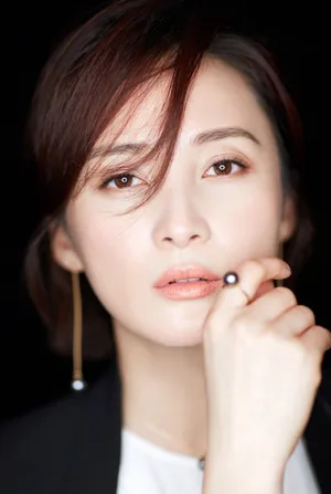 蒋勤勤成熟知性黑白时尚写真高清图片_1