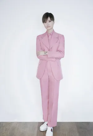 李宇春粉色西服帅气时尚写真图片_3