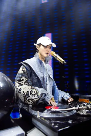 李宇春新曲《一趟》高清炫酷图片_1