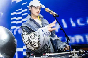 李宇春新曲《一趟》高清炫酷图片_2
