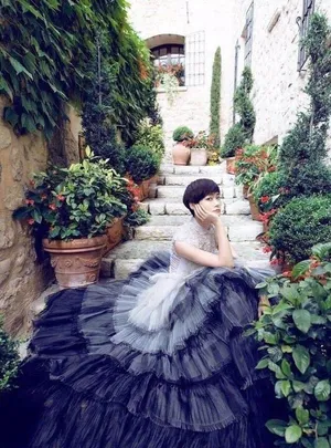 李宇春性感长裙唯美花园写真_2