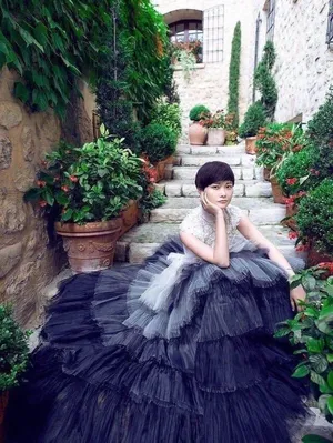 李宇春性感长裙唯美花园写真_3
