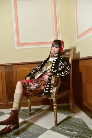 李宇春中国娃娃造型米兰时装周写真图片_2