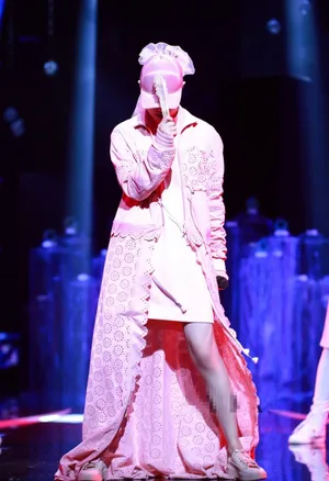 李宇春超长美腿性感活动写真图片