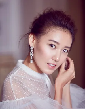 高露黑白质感迷人写真图片_2