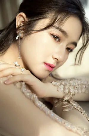 李兰迪性感透视装撩人写真图片